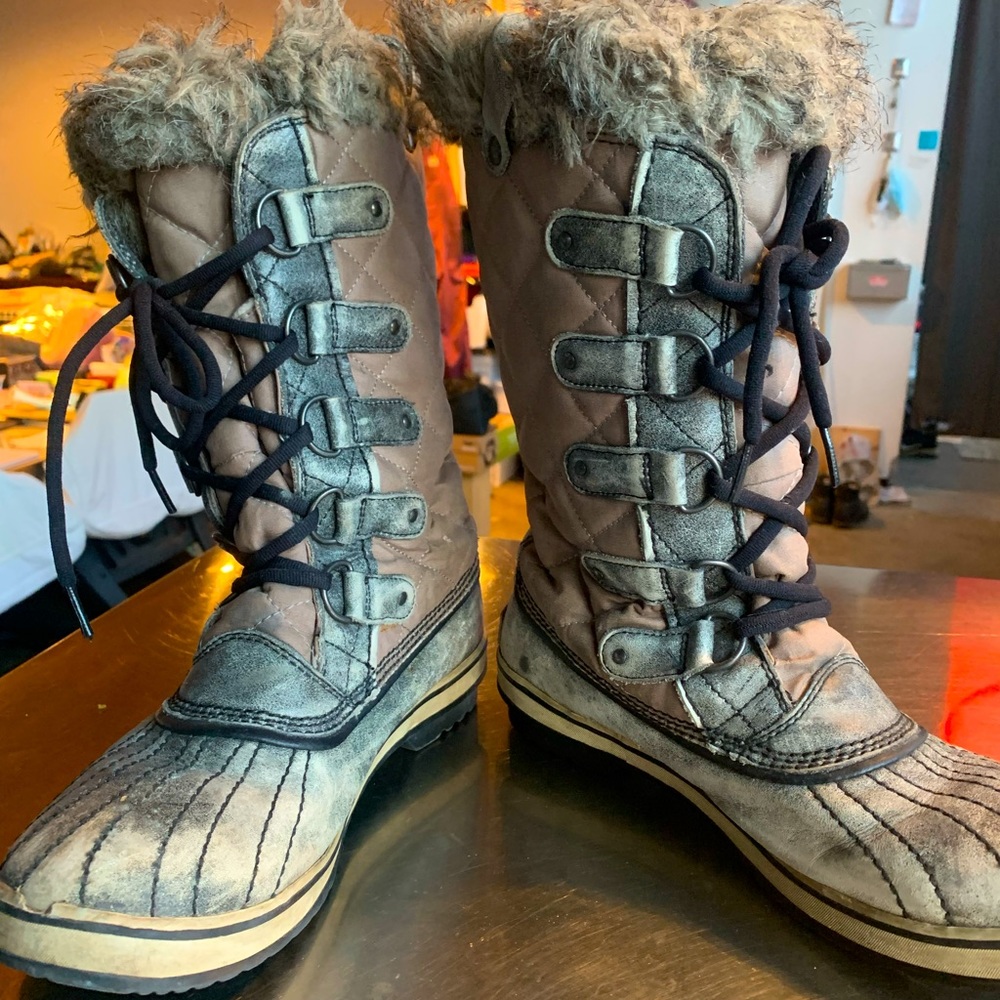 Sorel Tofino Women’s waterproof faux fur trim Gray/Taupe winter snow boots - 9.5